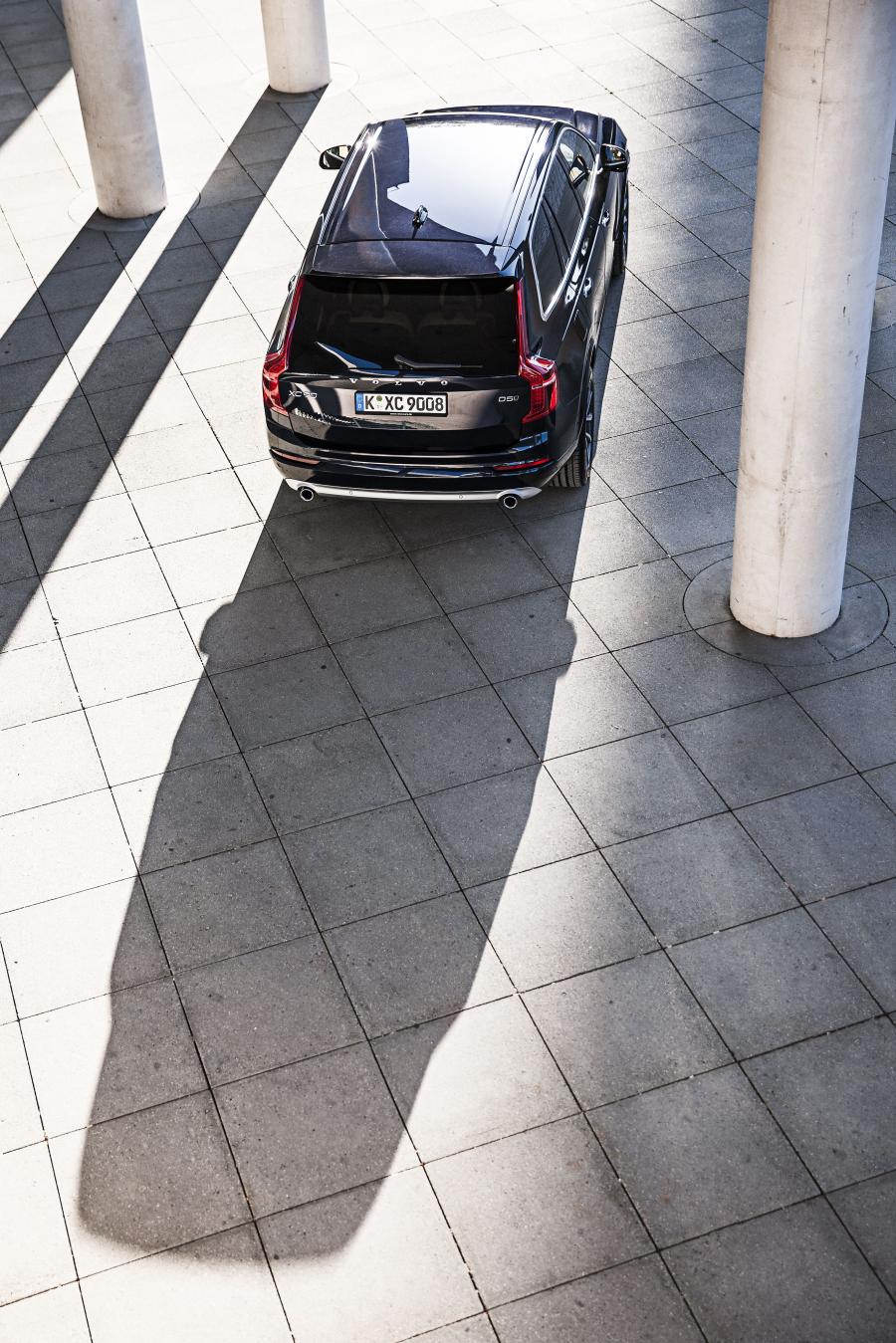  Volvo XC90 D5 Momentum 2015 года  (фото 16 из 26)